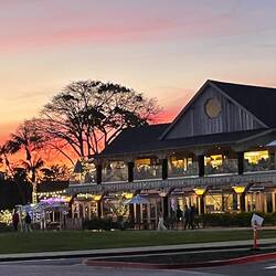 Zachodzi też nad Seaport village