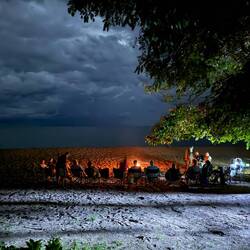 Dinner am Lagerfeuer und Strand