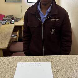 Josef, der zweite "Engel" am heutigen Tag. Für 14 € bringt er uns im Lamdmark Hotel unter.