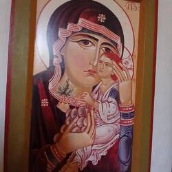 Maria mit Jesus und Weintrauben in der Hand