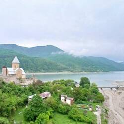 Wenn der Stausee geflutet ist, schauen nur noch die beiden Eintrittspfeiler aus dem Wasser