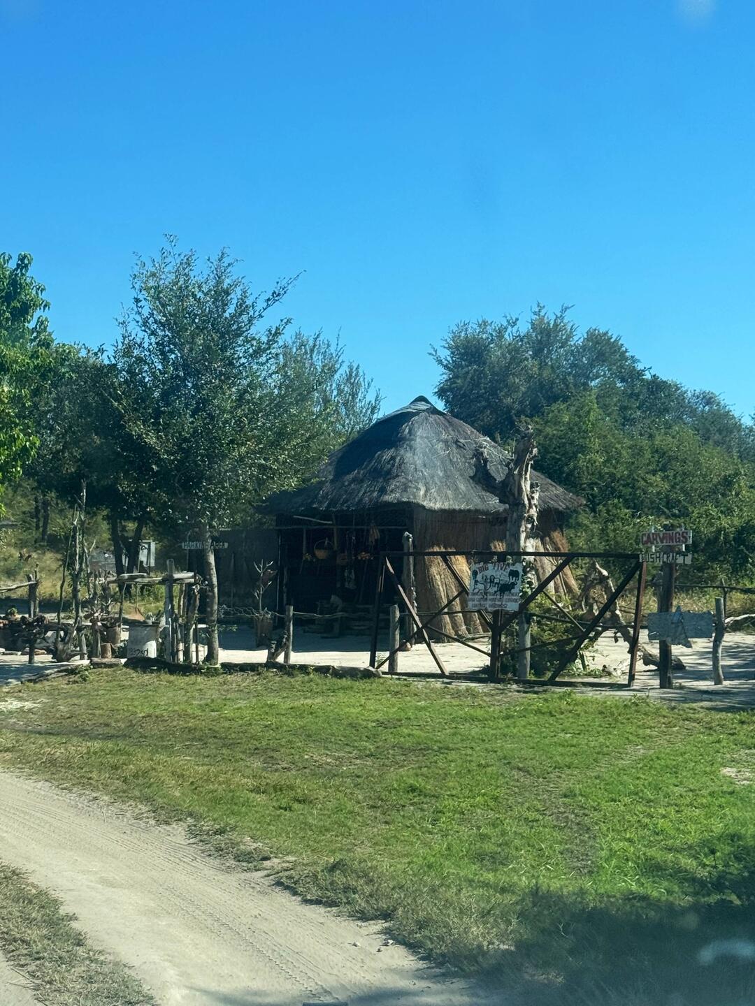 Craftshop zwischen Sangwali und Nkasa Lupala