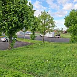 Der Carrefour Parkplatz wird auch genutzt