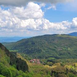 vom Hügel hinter dem Ort hat der schon kranke Franziskus ein letztes Mal den geliebten Berg gesehen