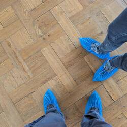 Schuhüberzug-Pflicht