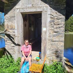 Den Stuhl habe ich für Wolli vor die Hütte gestellt.