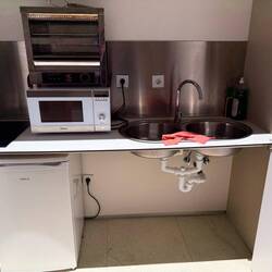 Cocina but no dishes or pots