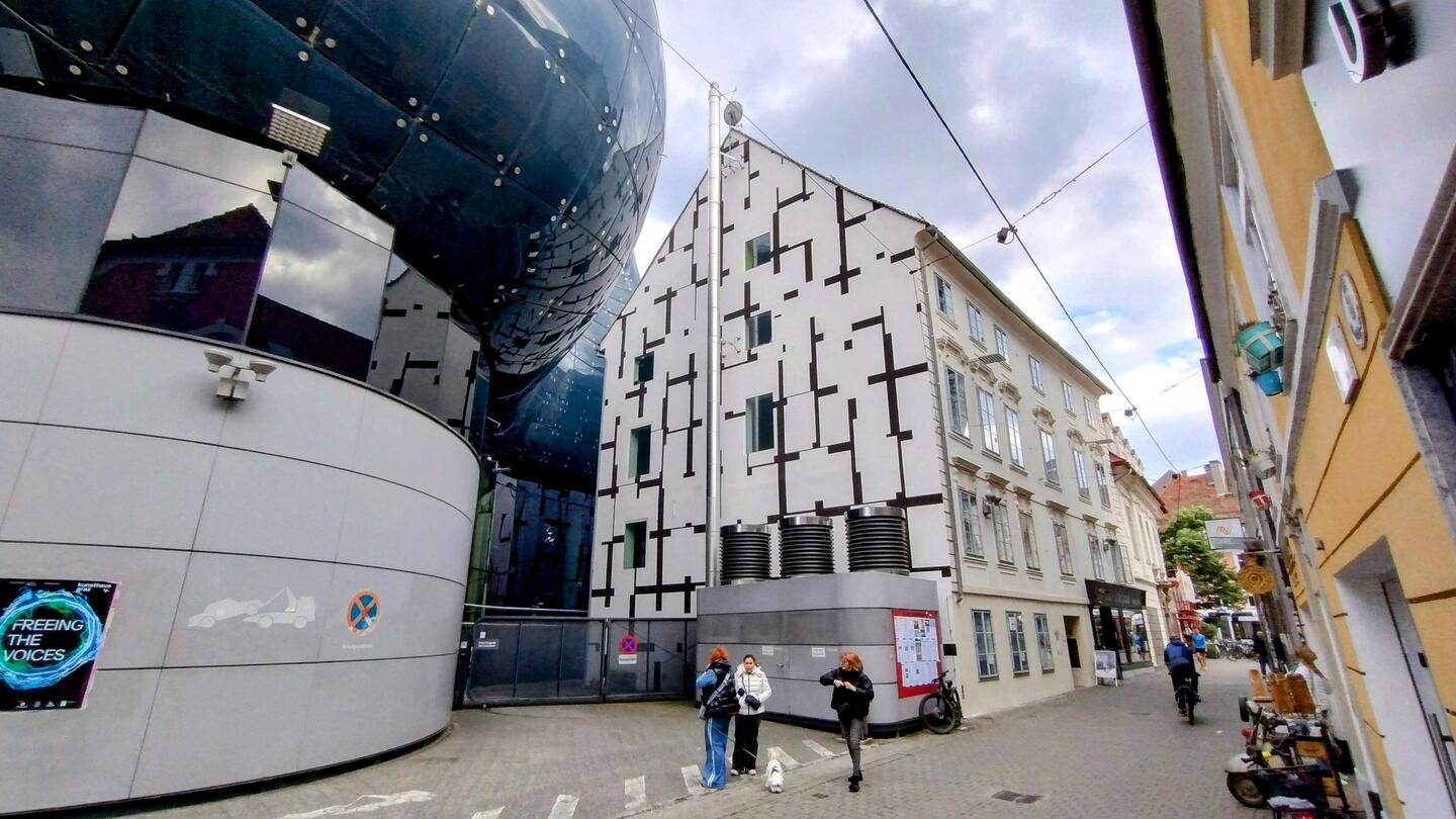 The modern kunsthaus in location