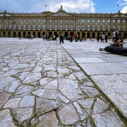 Der zentrale Platz vor der Kathedrale: Praza do Obradoiro mit dem Pazo de Raxoi