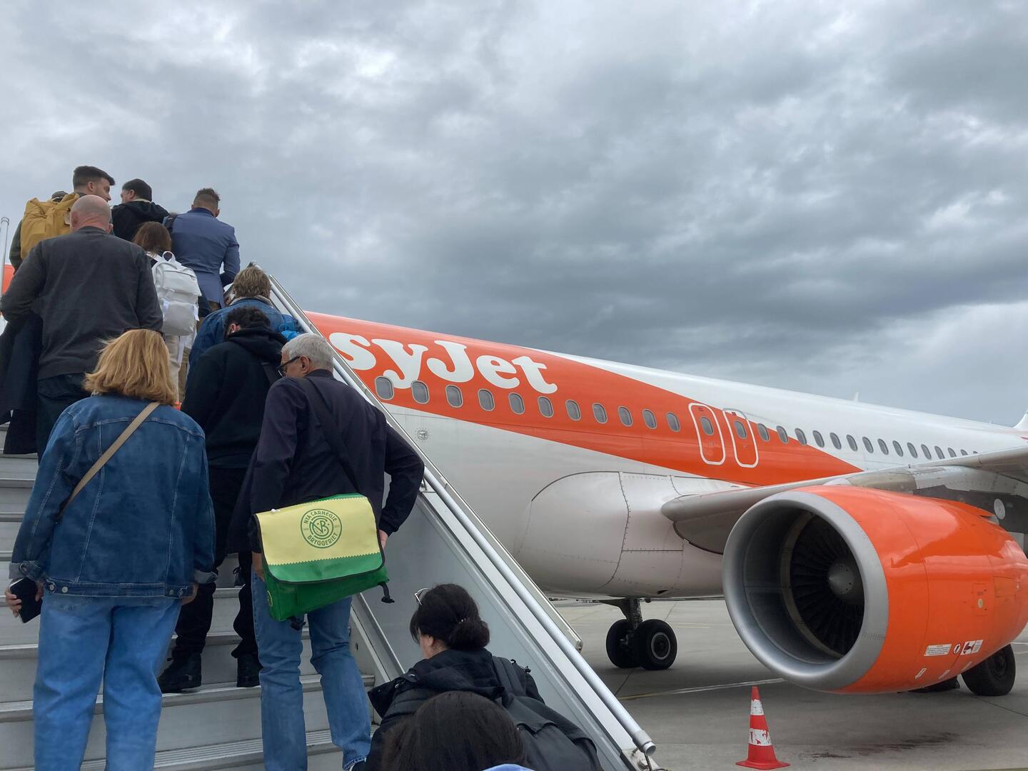 Bedecktes Wetter am frühen Montagmorgen in Genf