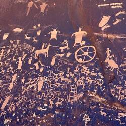 Petroglyphen am Newspaper Rock