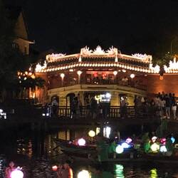 le pont japonais la nuit