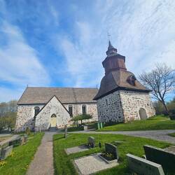 Kirche mit Holzschindeln in Tenala