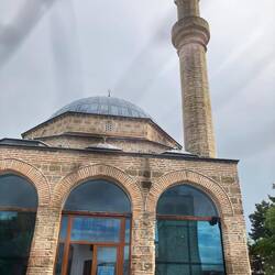 Iliaz-Bej-Mirahori-Moschee (albanisch: Xhamia e Iliaz Bej Mirahorit) in Korça.