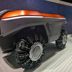 Roboter Traktor, Firma weiss ich leider nümme) aber eine unbekannte