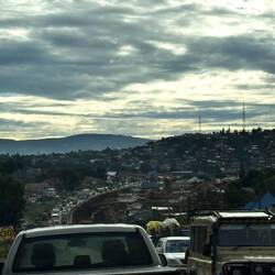 ...das ist die alltägliche Schlange, die sich durch Mybue windet. Jeden Tag!