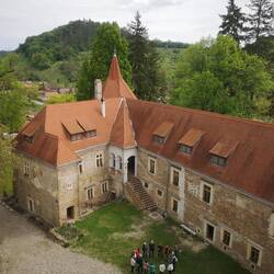 Die Burg vom Wehrturm aus