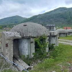 In Vermosh einige Bunker