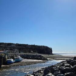 The view of the boats at low tide in Alma