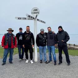 Gruppenfoto der Konvoi-Teams #2 #44 #75