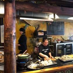 confection de nems au Vy's kitchen