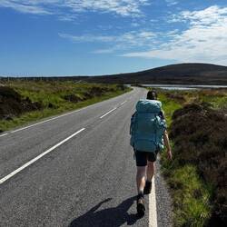 Heute führt der Weg öfter an der Straße entlang
