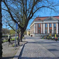 Kanal, Fahrräder, alte Gebäude