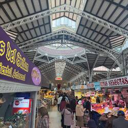 Die Markthalle von Valencia hat auch viel zu bieten.