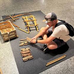 Die berühmte Leonardo Brücke wurde natürlich als Holzbausatz nachgebaut