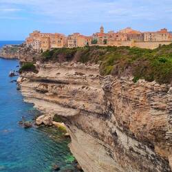 Les falaises calcaires de Bonifacio sont le résultat de l'érosion de la mer et du vent.