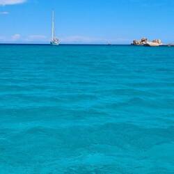 Les îles Lavezzi sont réputées pour la clarté et la propreté de leurs eaux.