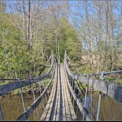 Über die Hängebrücke..