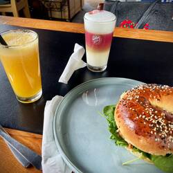 Meine Kniescheibe fühlt sich an, wie der Pink Latte aussieht.