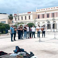 Folklore mit Kamera und Moderatoren am Solomos Platz
