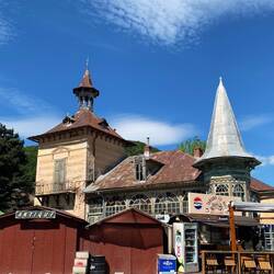 Der Weg zum Schloss. Souvenirs, Souvenirs