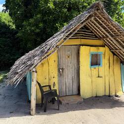 ...hier nächtige ich! Lauschig, heiß, Moskito verseucht!