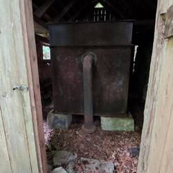 ....innen steht dieses Monstrum.....