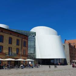 Das Ozeaneum am Hafen