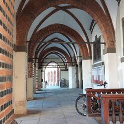 Die Arkaden des Rathauses