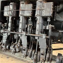 Driving cylinders and valve-gear of a 3-truck Shay logging locomotive