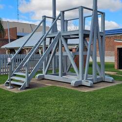 Mobile gallows
