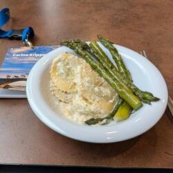 Dinner ravioli and asparagus