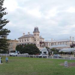 Queenscliff ist ein kleiner Küstenort ...