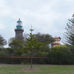 mit Leuchttürmen, ...