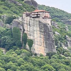  Schon ab dem 12. Jahrhundert wurden die ersten Klöster auf die Felsspitzen gebaut