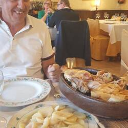 Tradizione del cochinillo: Il maialino da latte arrosto è una specialità locale.