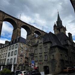 Morlaix, ganz oben fährt die Eisenbahn
