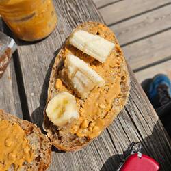 Erdnussmus plus Banane. Top!