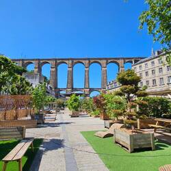 Schöner Vorplatz vor dem Rathaus