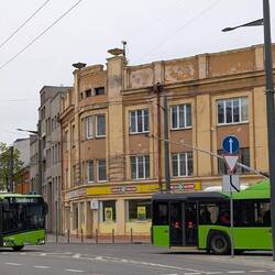 ein Teil der Busse fährt mit Oberleitung